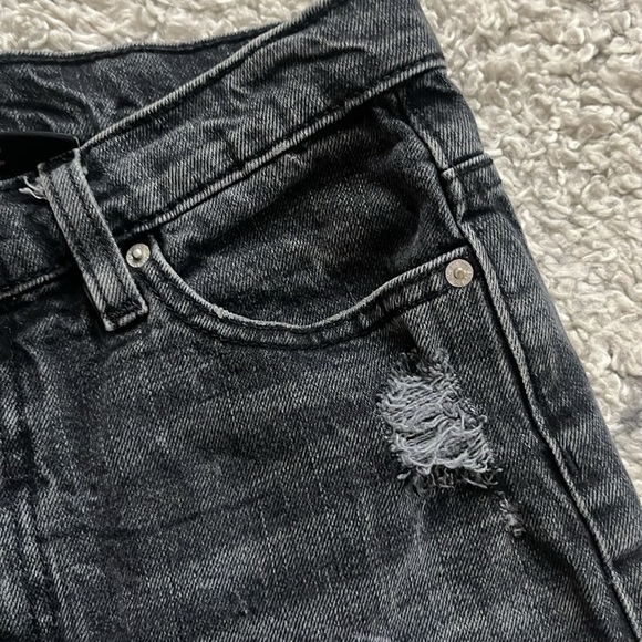 BDG Girlfriend High Rise - Size 27. - Picture 3 of 4